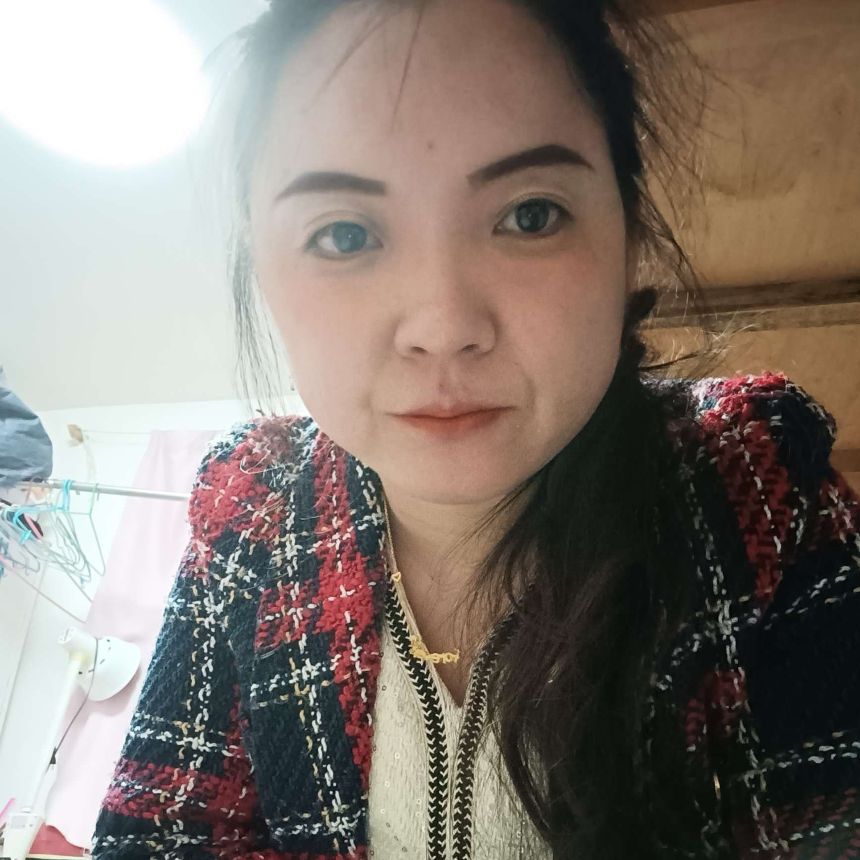 安杰瑞认真的照片