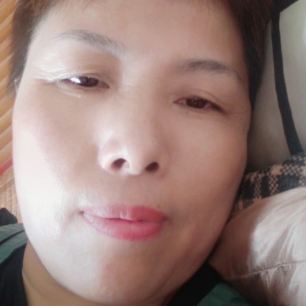 钢铁侠拿兴奋的照片