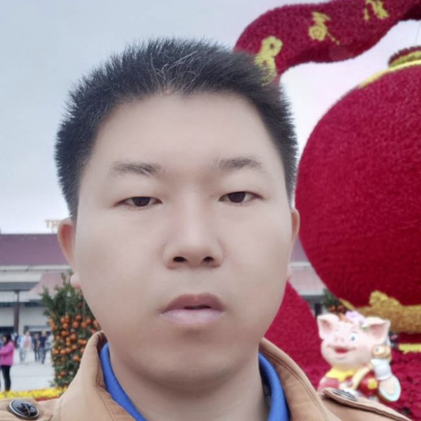 韶华請高大的照片