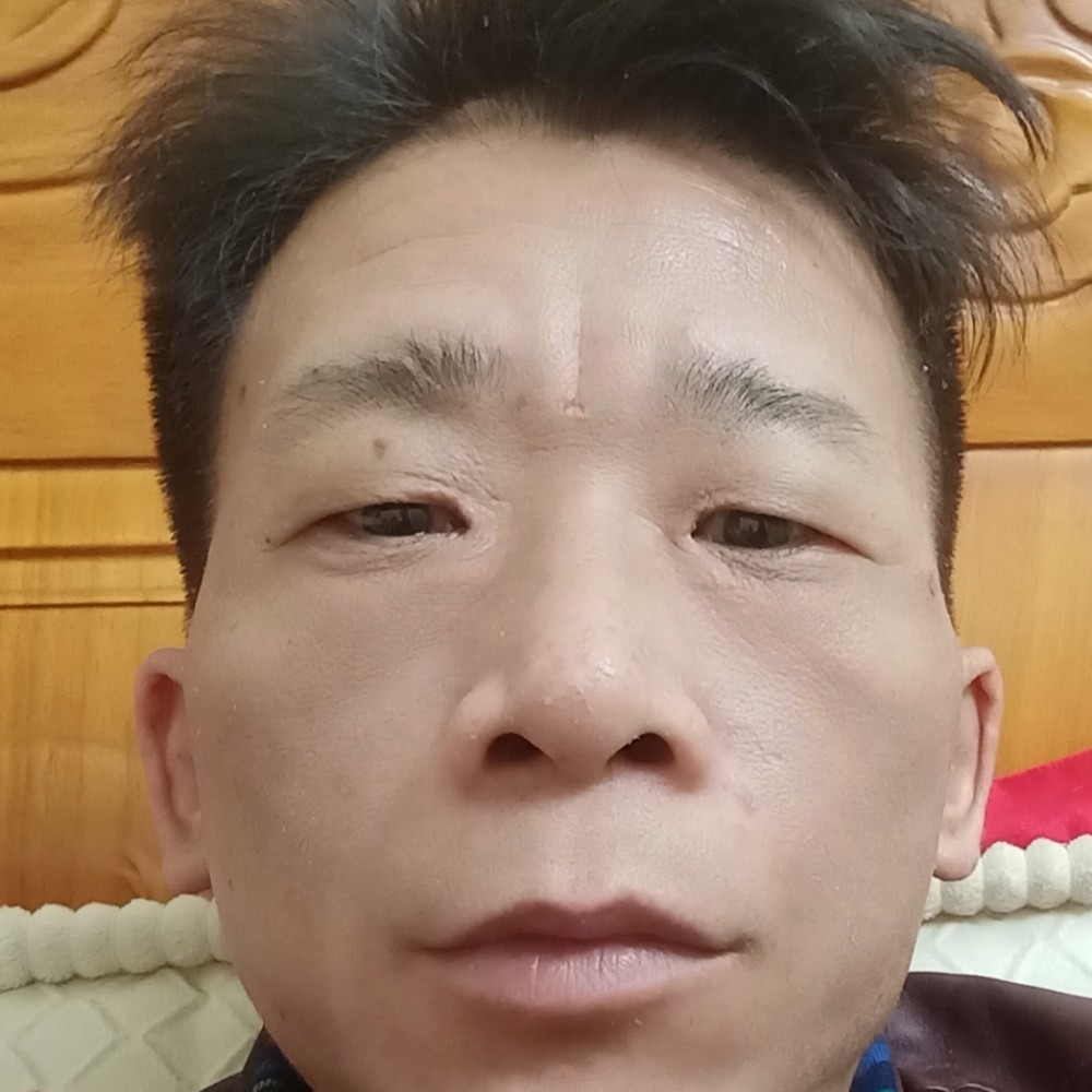 小眼睛的爱的照片