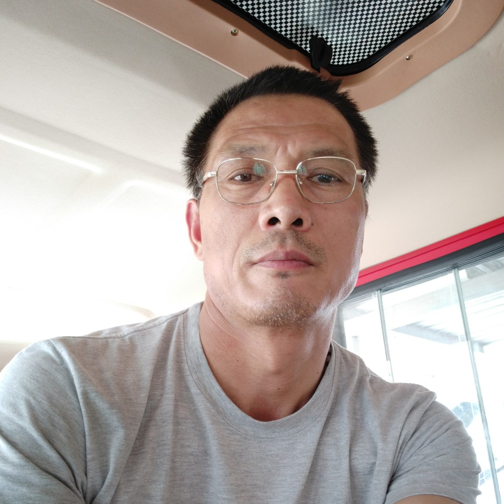 余音深拥优雅的照片