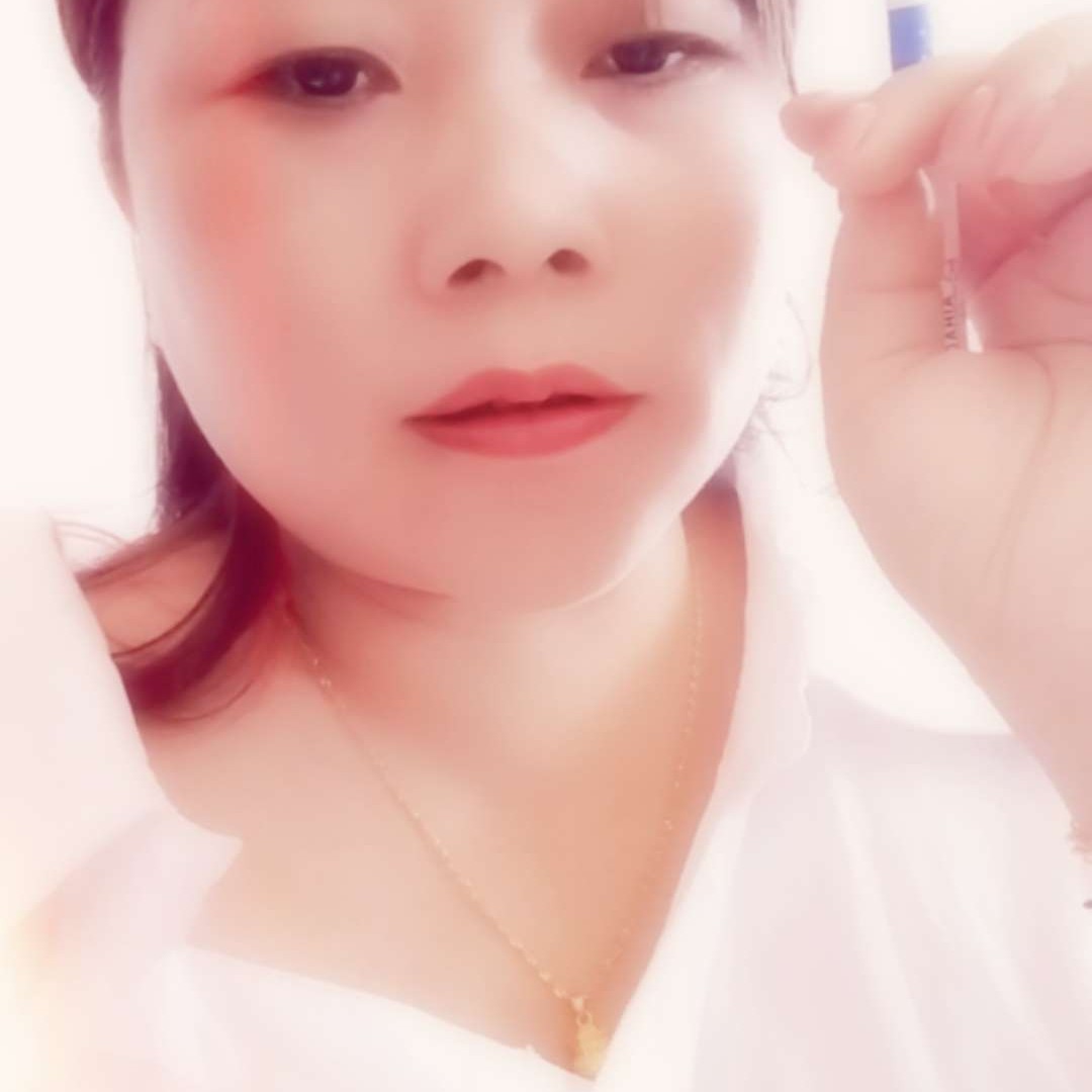 闪闪深拥舒荷的照片