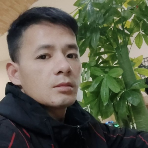 校服陪到婚纱的照片