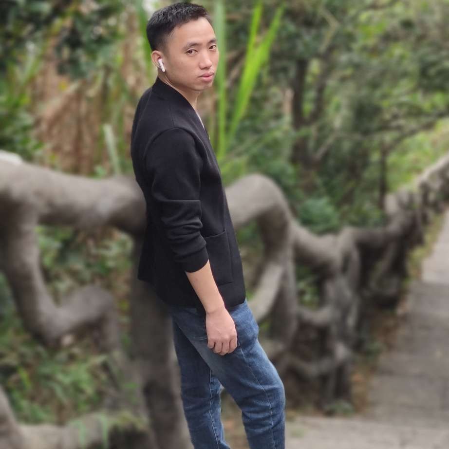 草丛相许稳重的照片