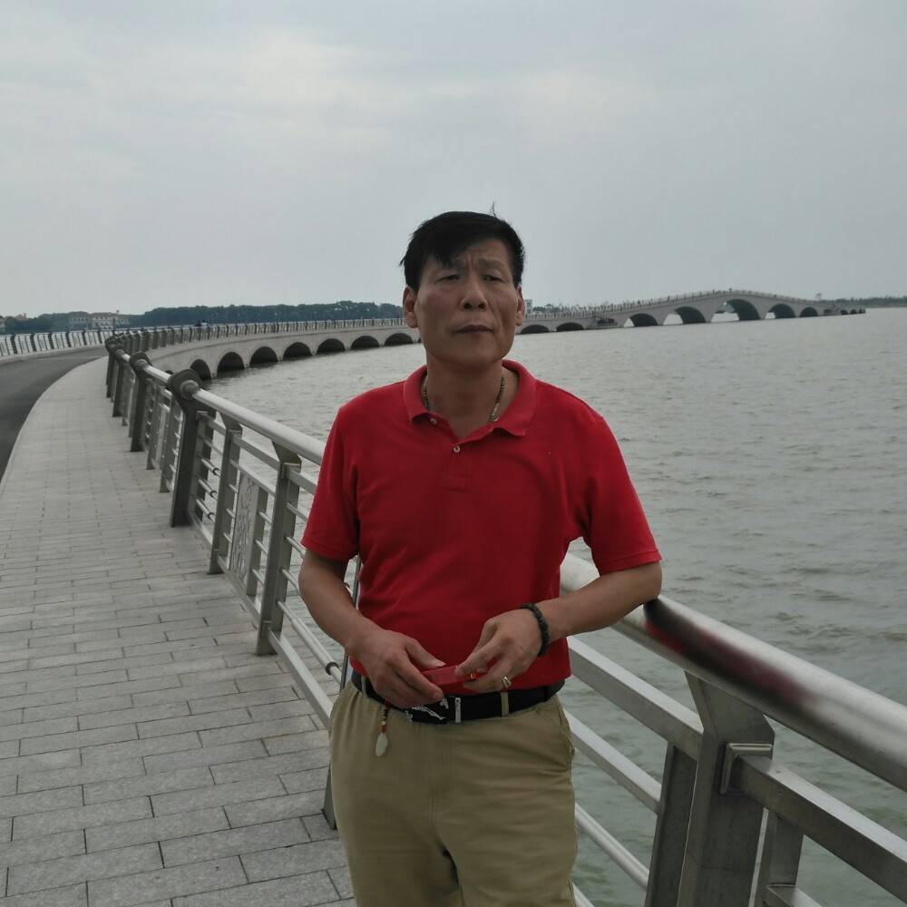 草莓无情的照片