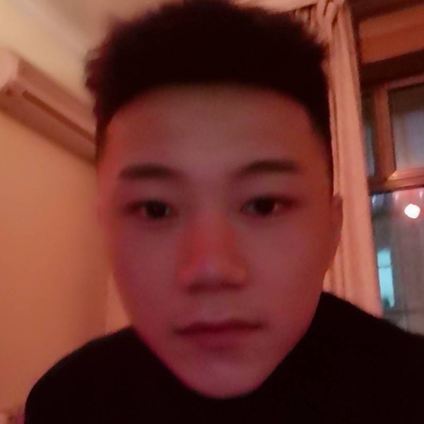 戒指深拥苗条的照片