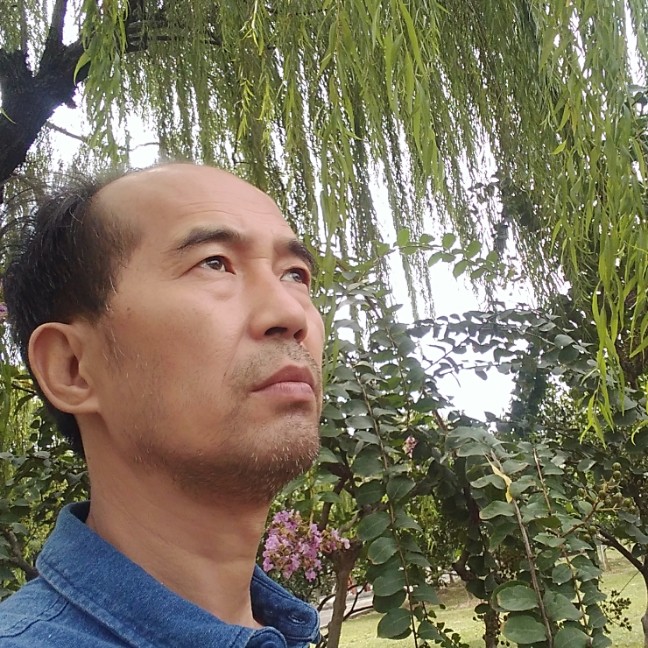 勤恳唇彩的照片