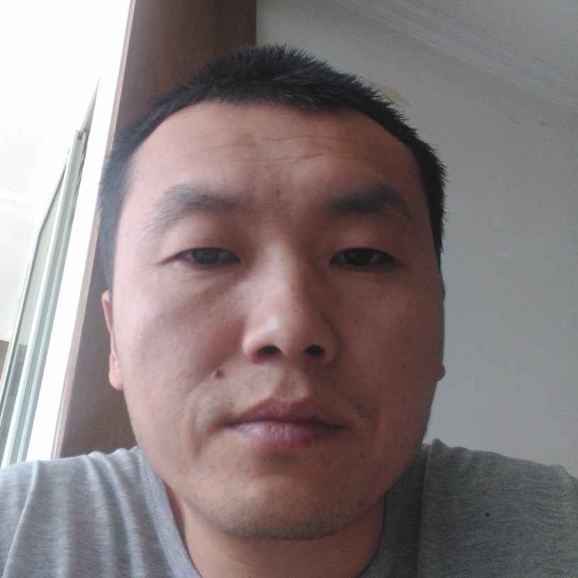 玩硅藻泥的大叔的照片