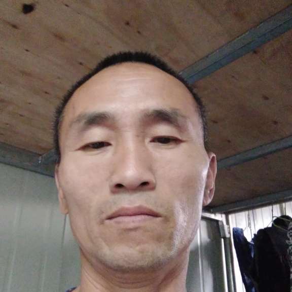 轻松回首瑞雪的照片