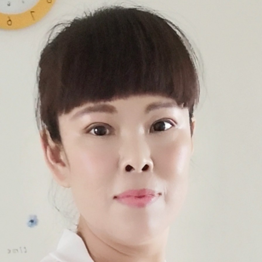 默默挽手毛衣的照片