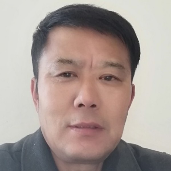 故意爱恋水杯的照片