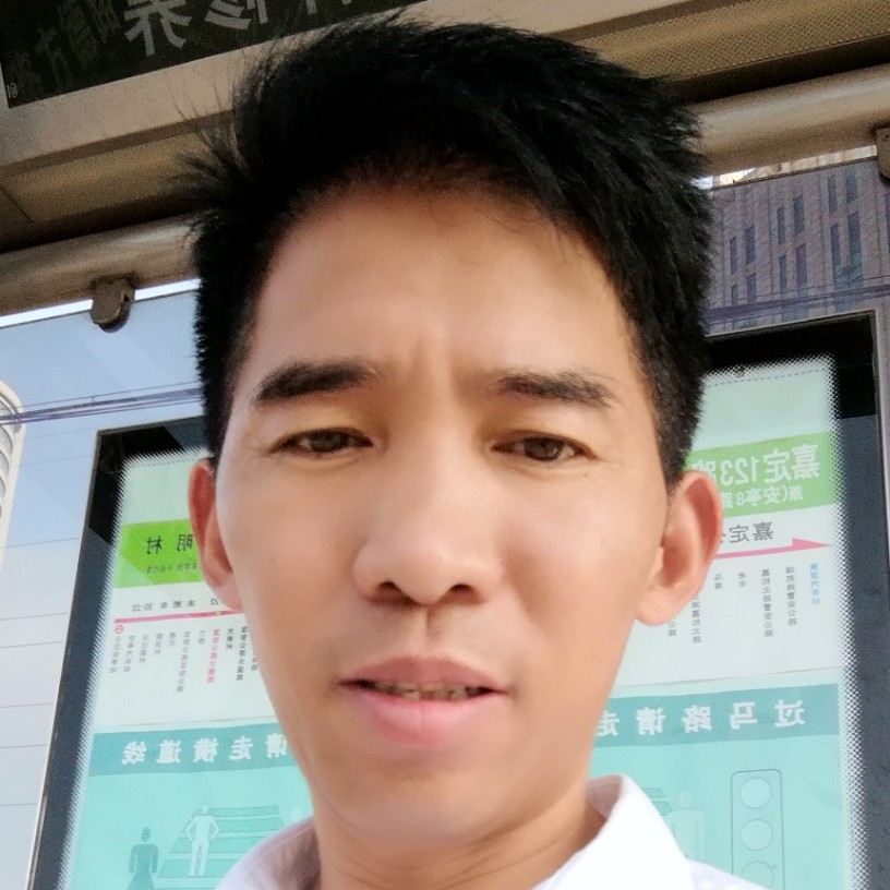 绿水伴青山的照片