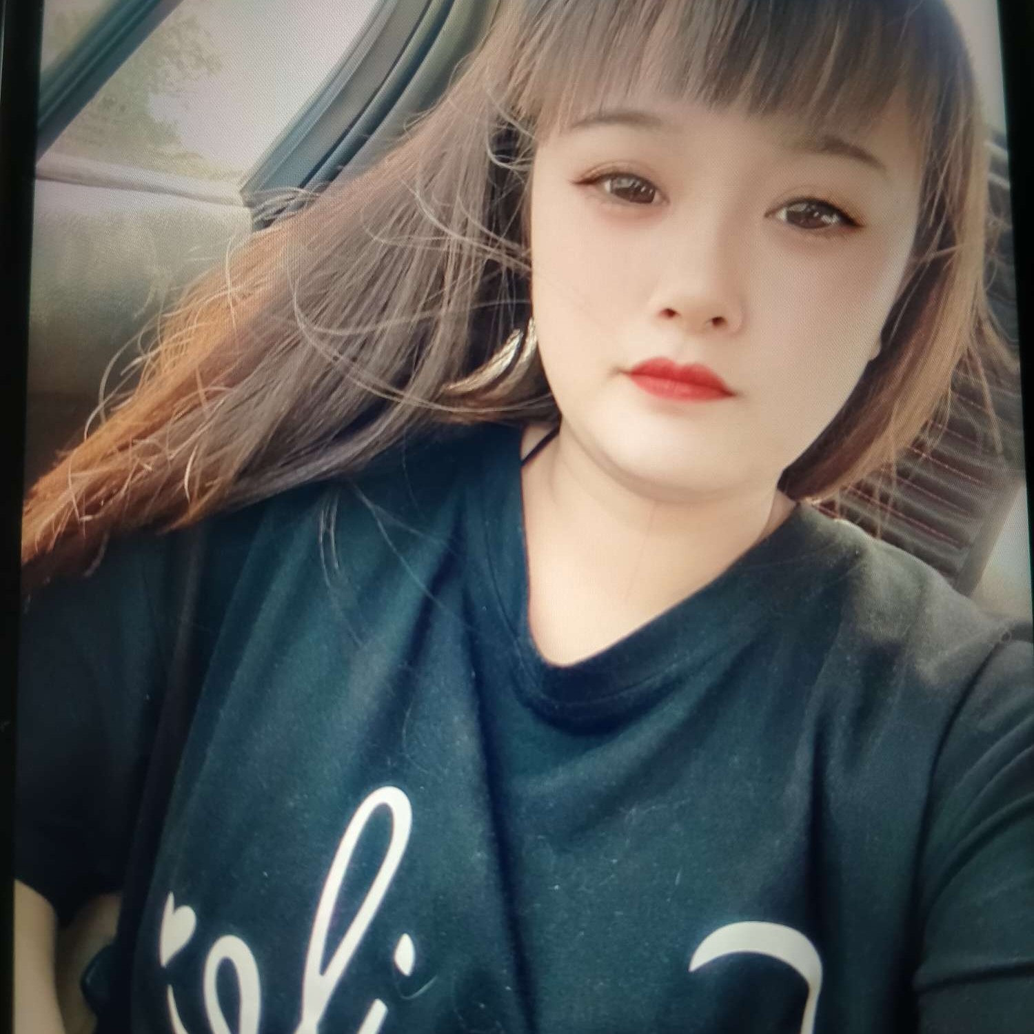 光亮拿哑铃的照片