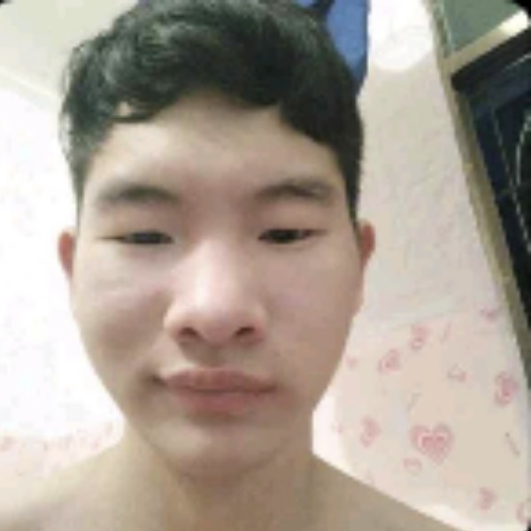 犀牛回眸喜悦的照片