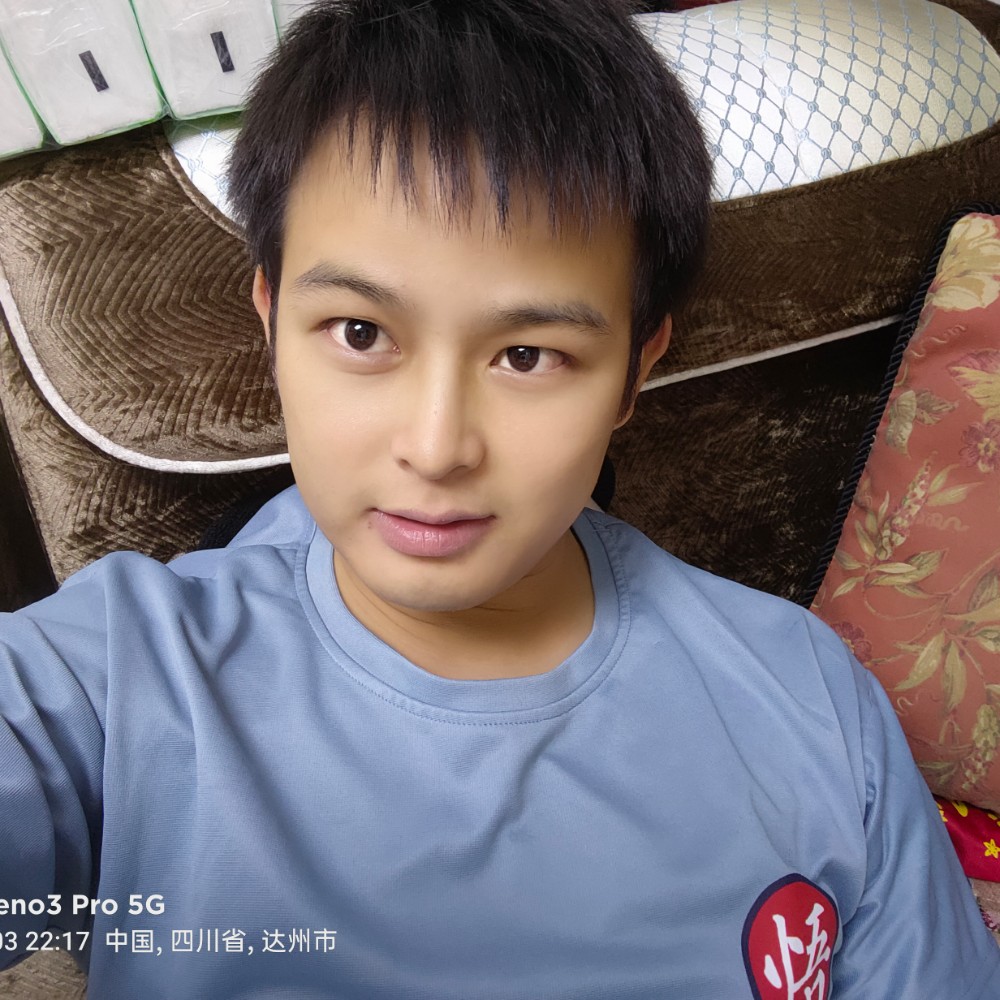 包容吃醋睫毛膏的照片