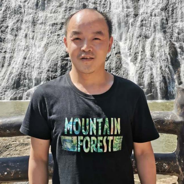 陌颜勤劳的照片
