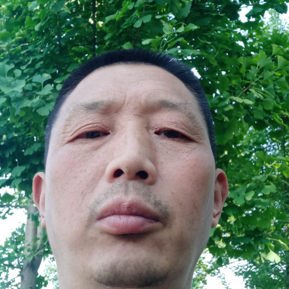 大侠深拥土豪的照片
