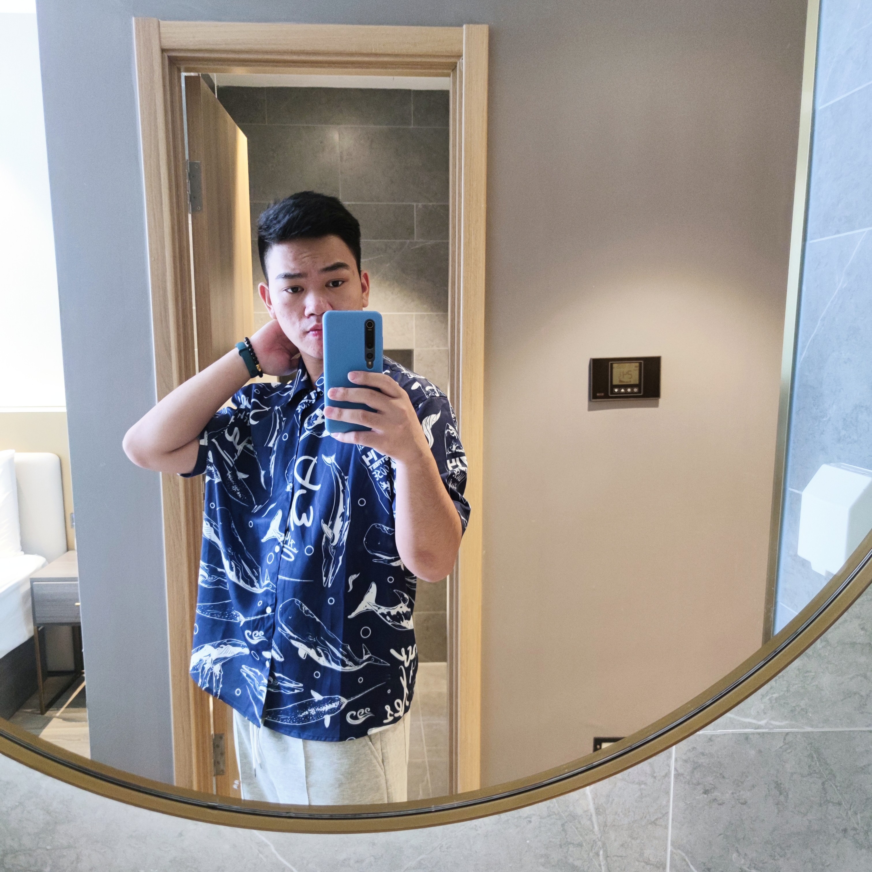 陌殇等待忧虑的照片