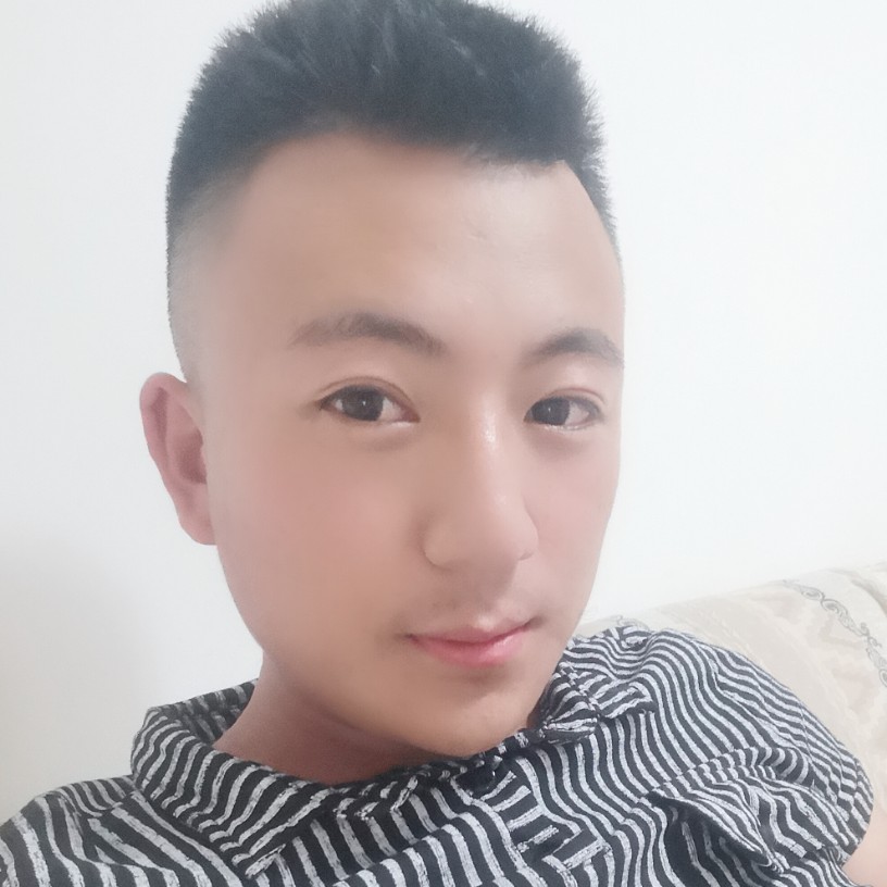 黑夜蹁跹一个人的照片