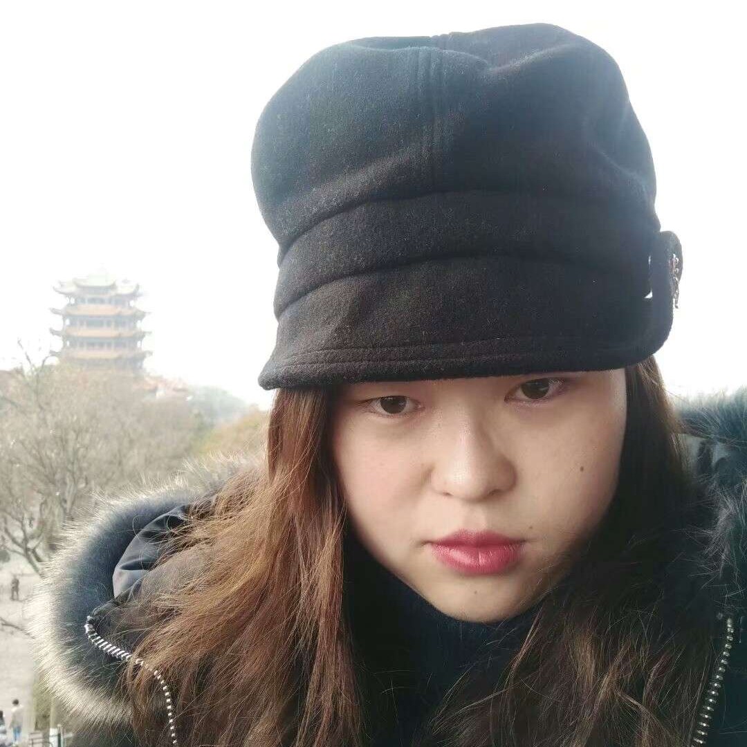 体贴踢柚子的照片