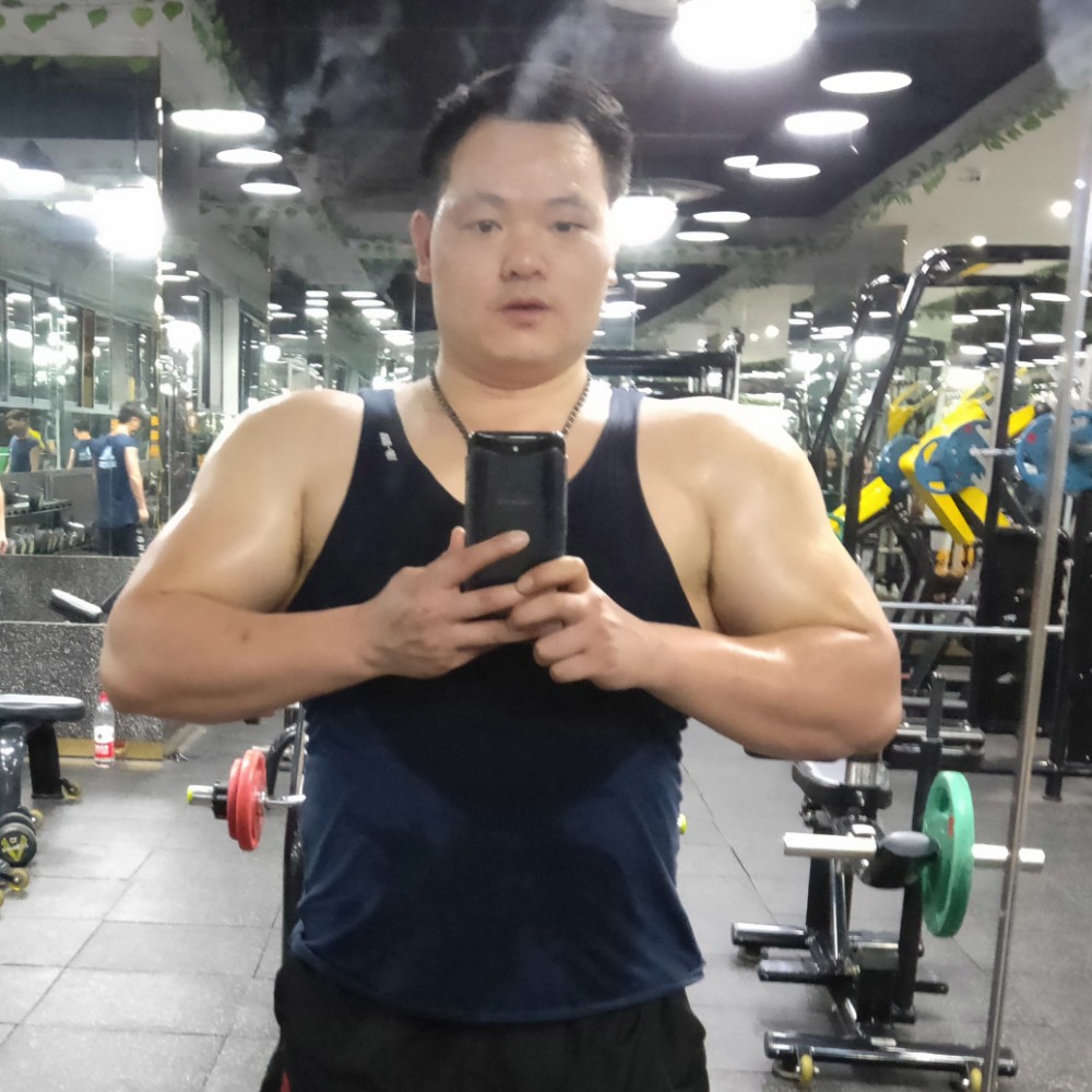 健身吗骚年的照片