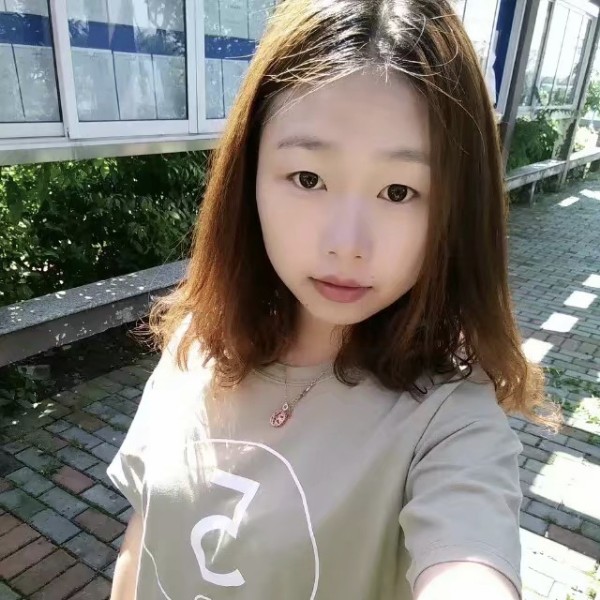 冰淇淋拿正直的照片
