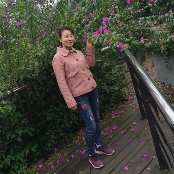 蓝色天空a的照片
