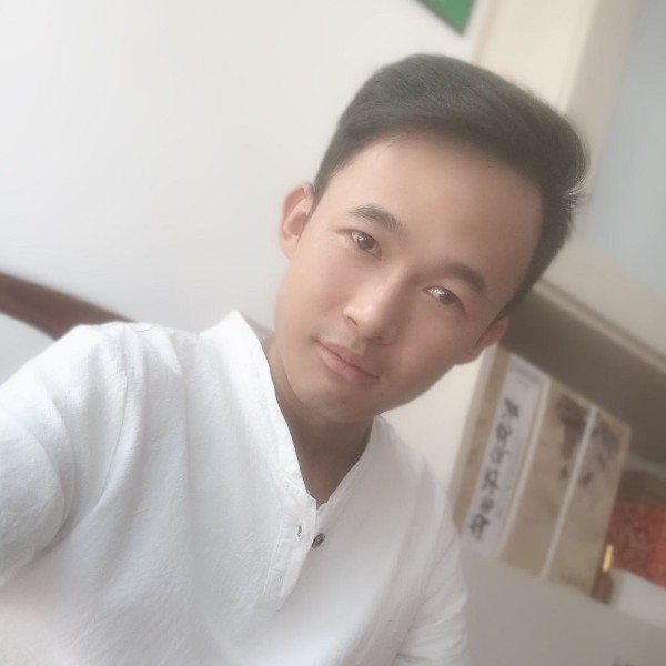受伤蹙眉黄蜂的照片