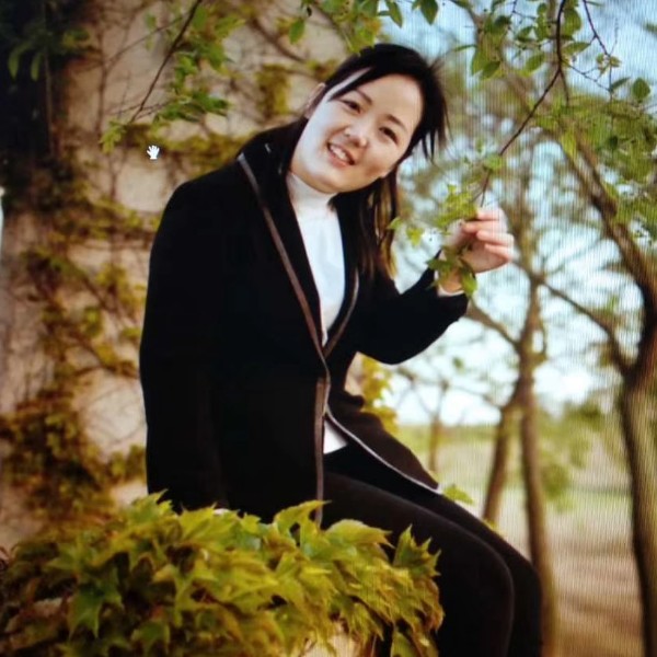 龙龙女的照片