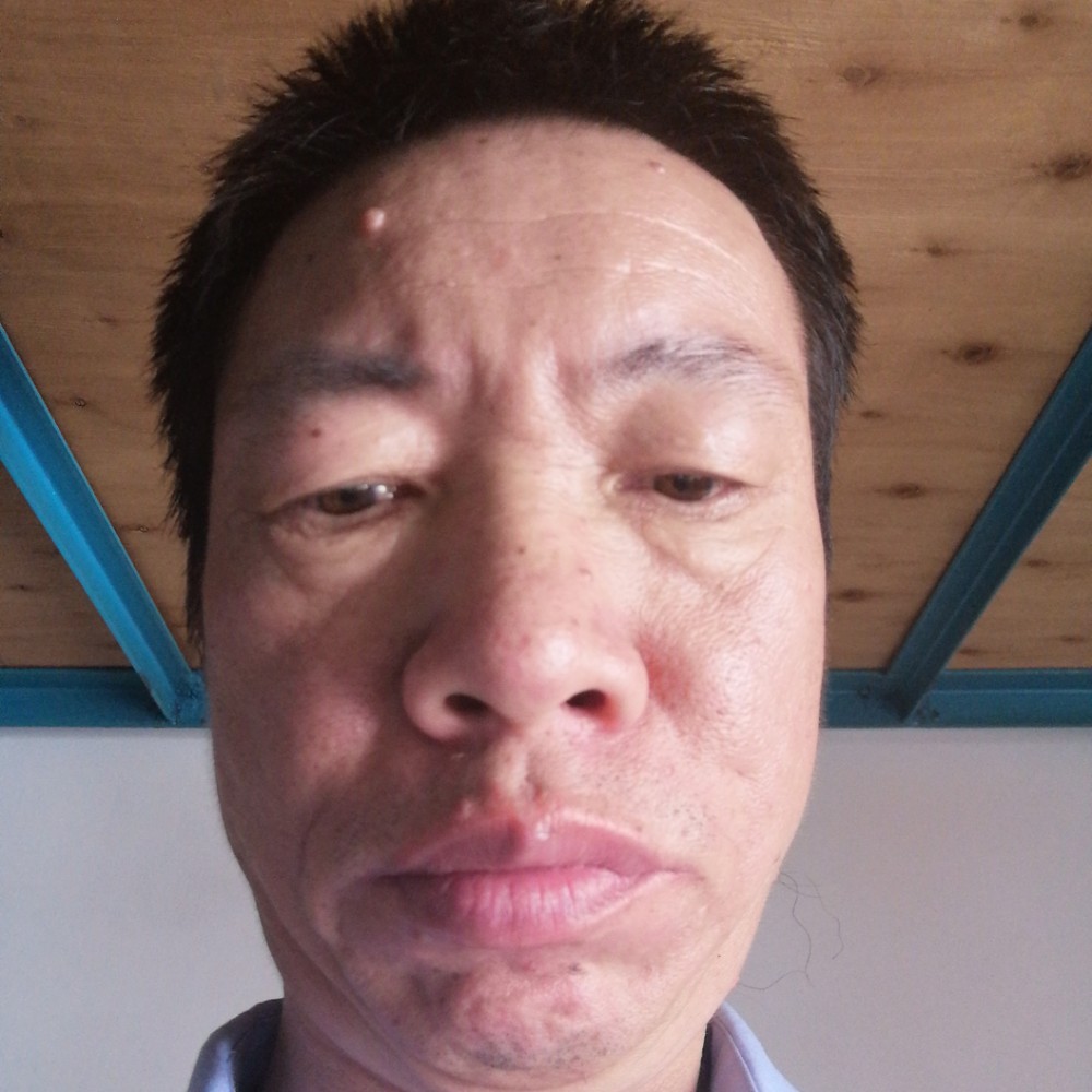 勤奋蹁跹唇彩的照片