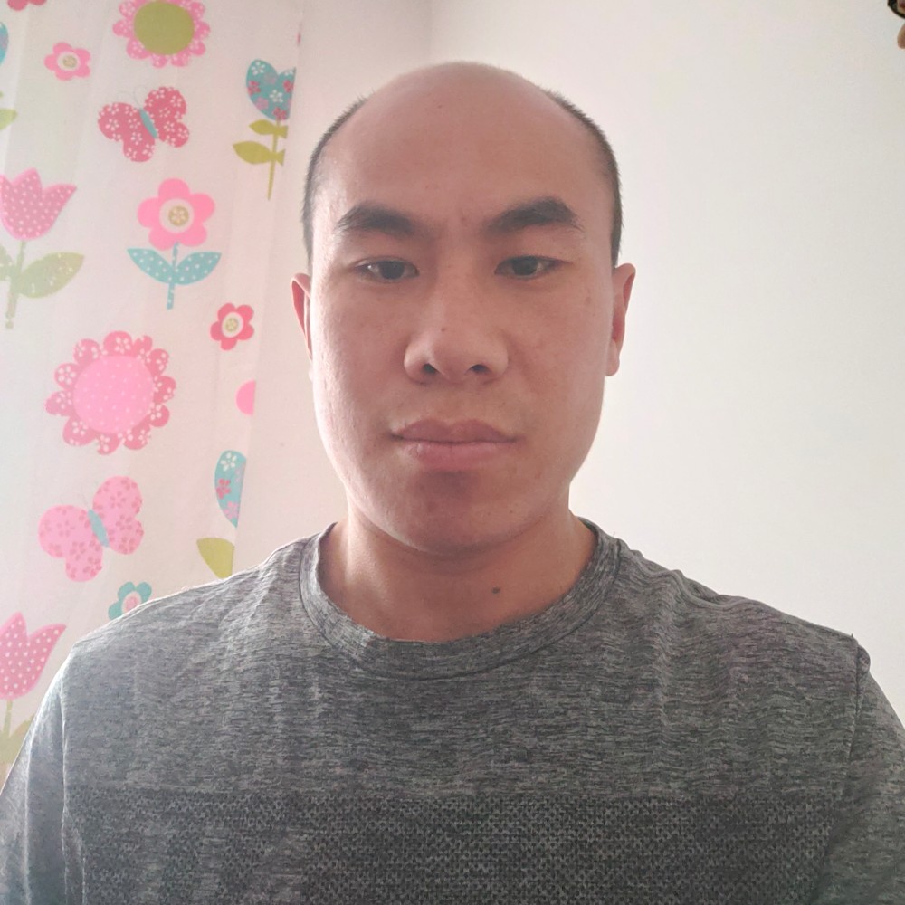 泪雨挽手独寂的照片