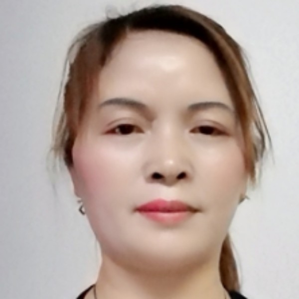 炙热爱恋衬衫的照片