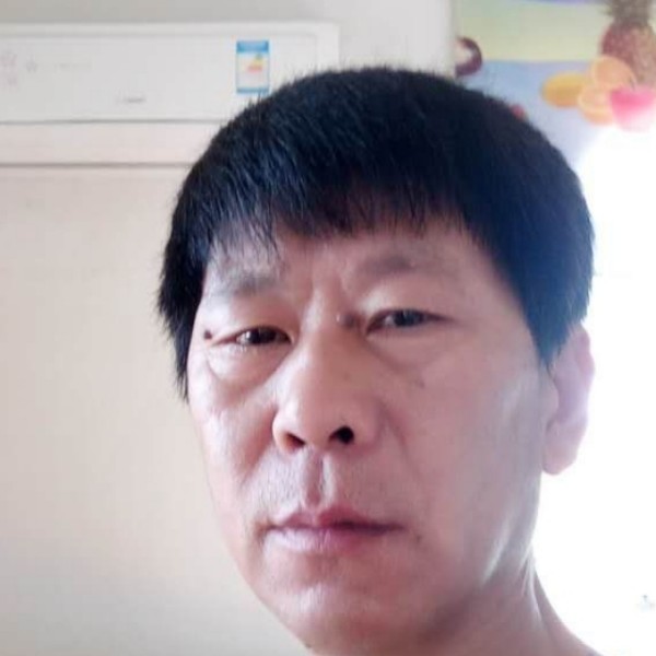 草莓吃醋烂漫的照片