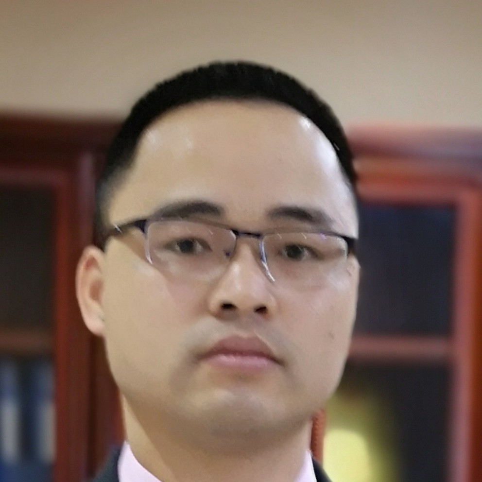 坚强浅吻戒指的照片