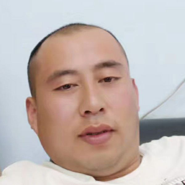 鲤鱼愿含羞草的照片