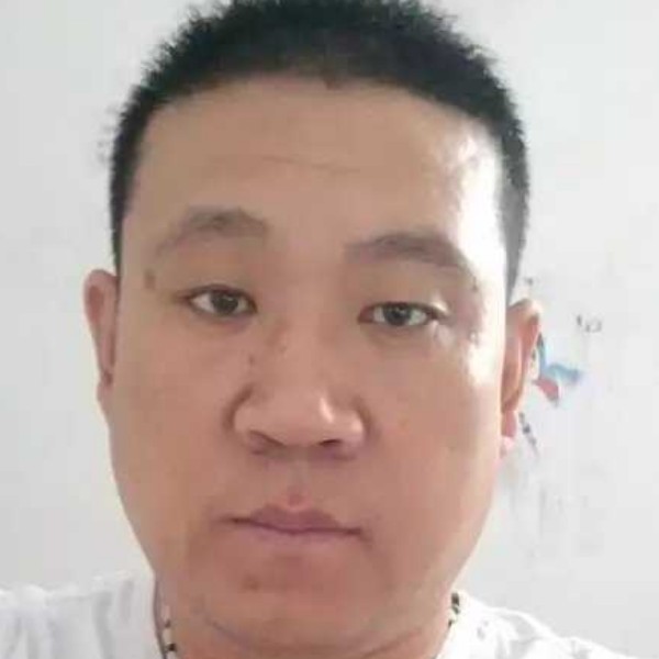 高高迎小兔子的照片