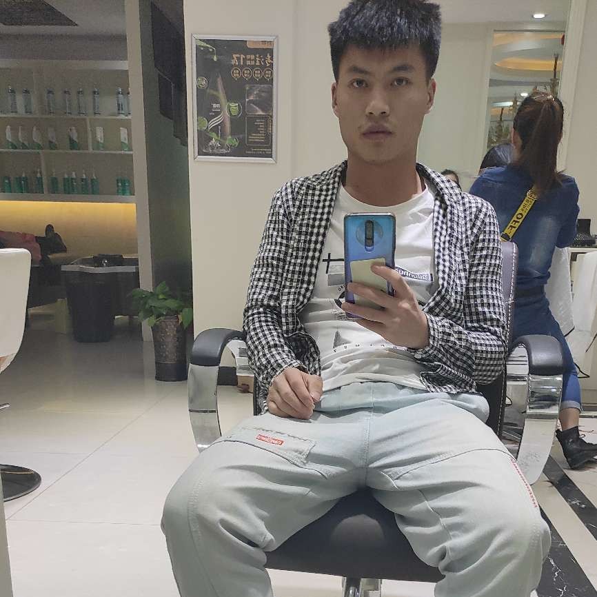 知性邂逅水杯的照片