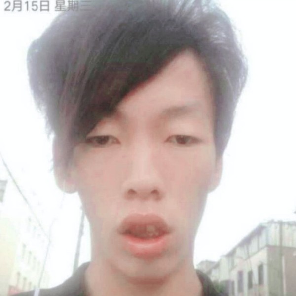 水池爱笑的照片