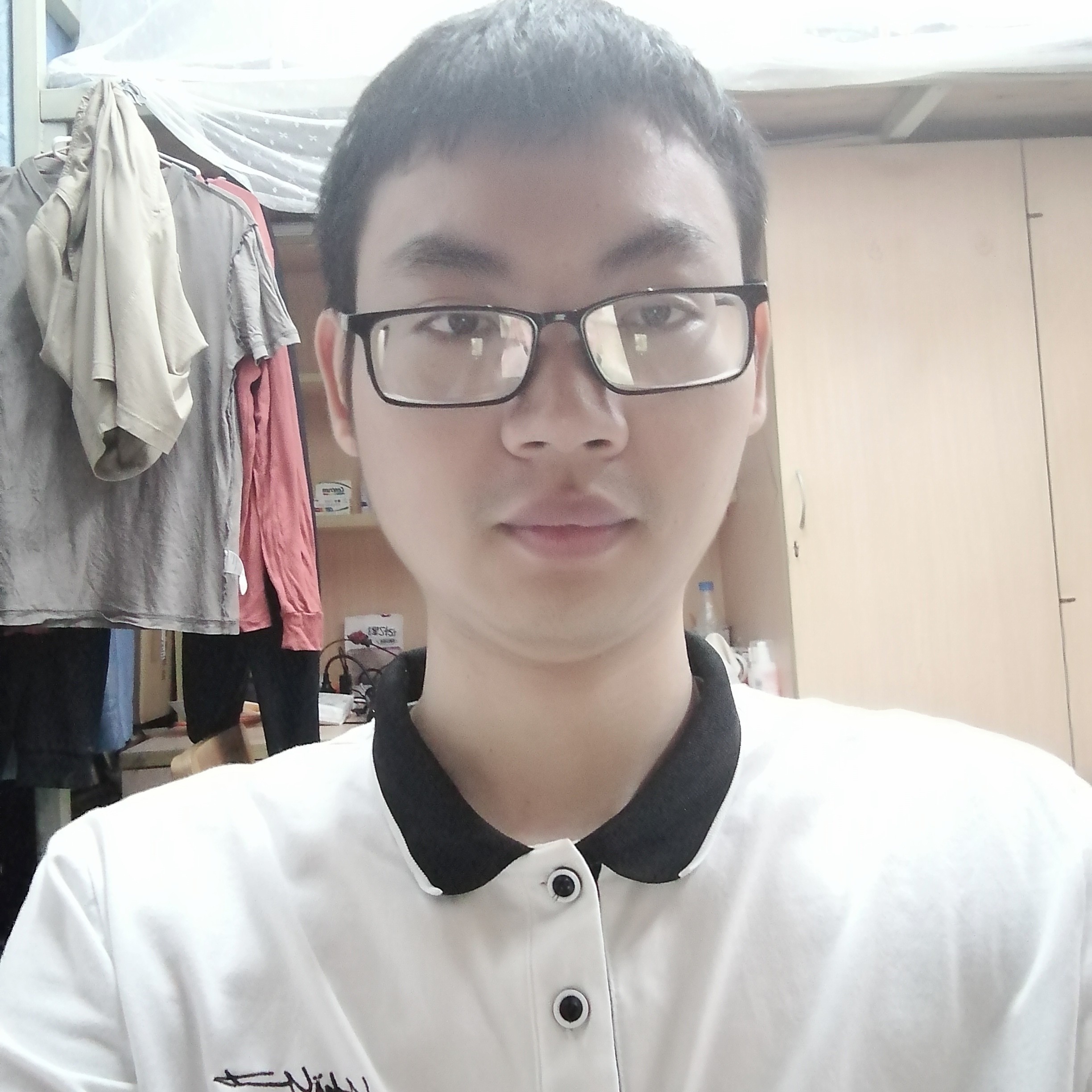 小蜜蜂吃醋眯眯眼的照片