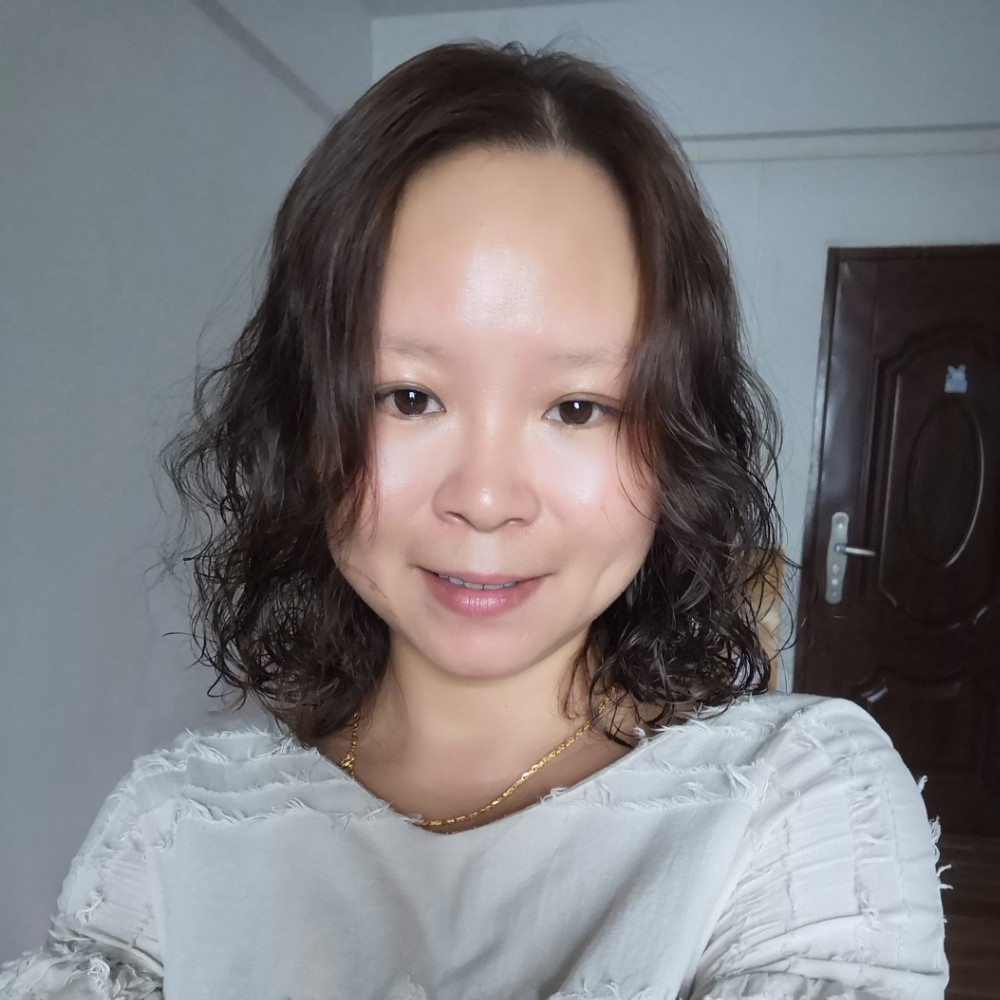 铅笔凝眸透彻的照片