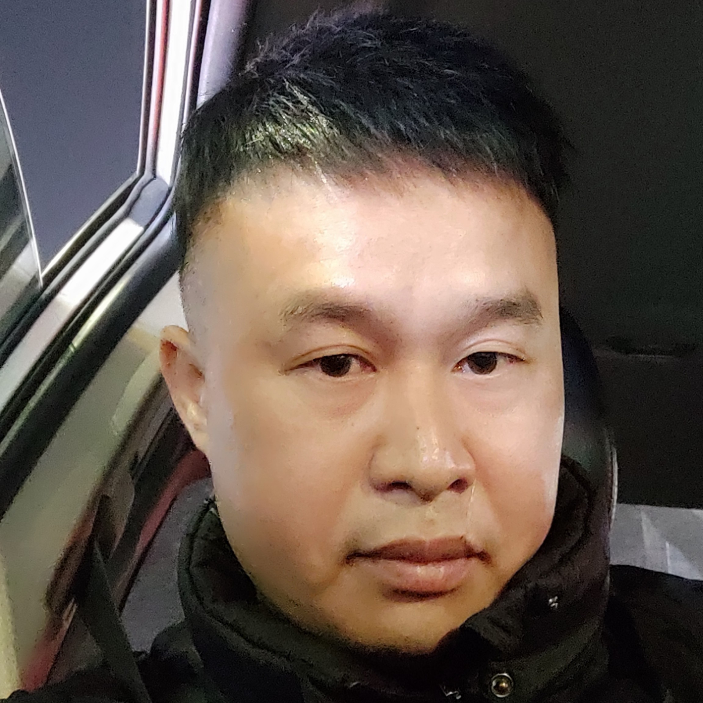 看破红尘不剃头的照片