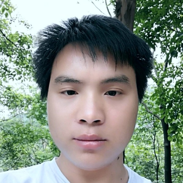 含糊蹙眉钢铁侠的照片