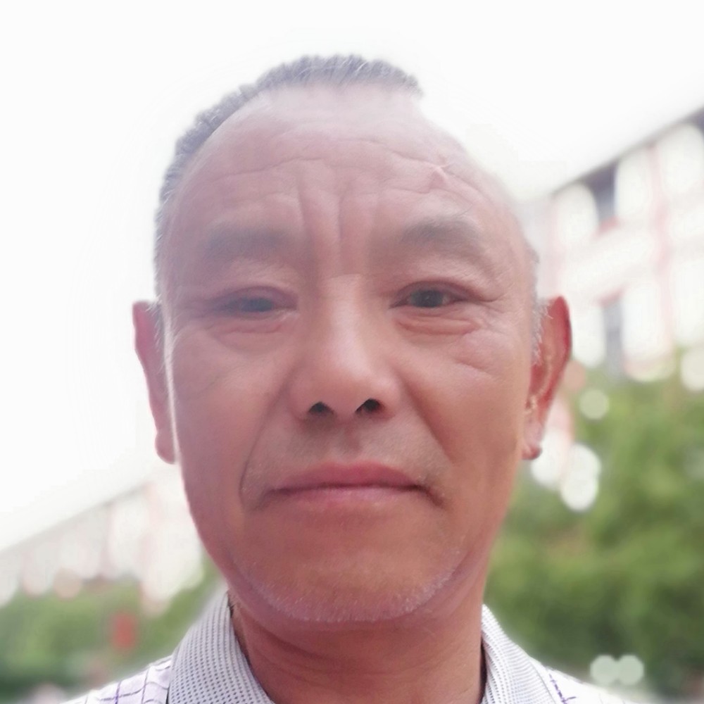隐忍回首大门的照片