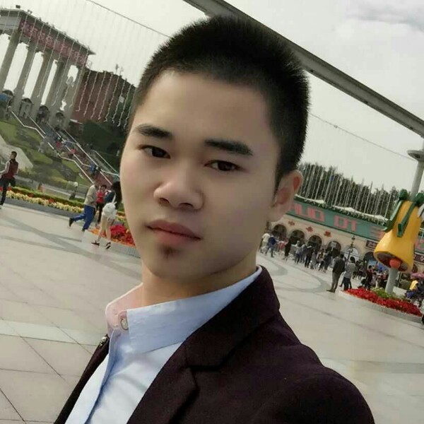 留胡子的白猫的照片