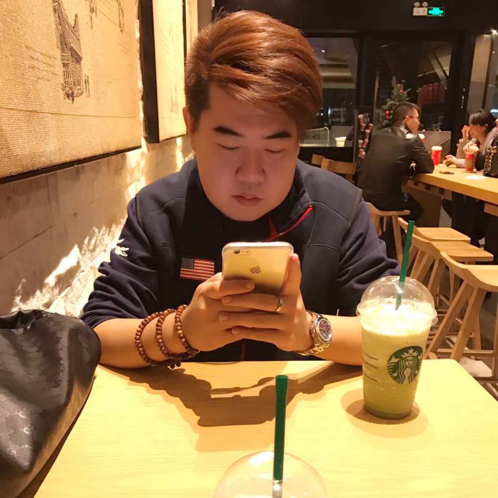 失眠长颈鹿的照片
