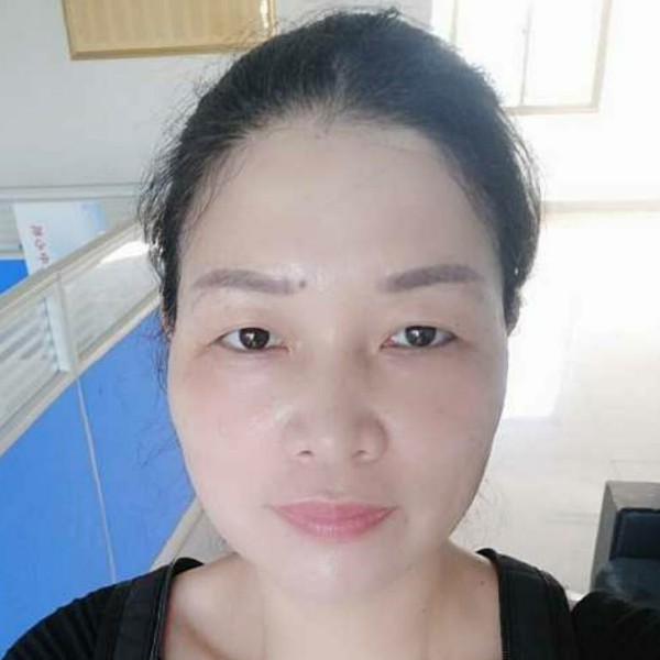 诚信女子的照片