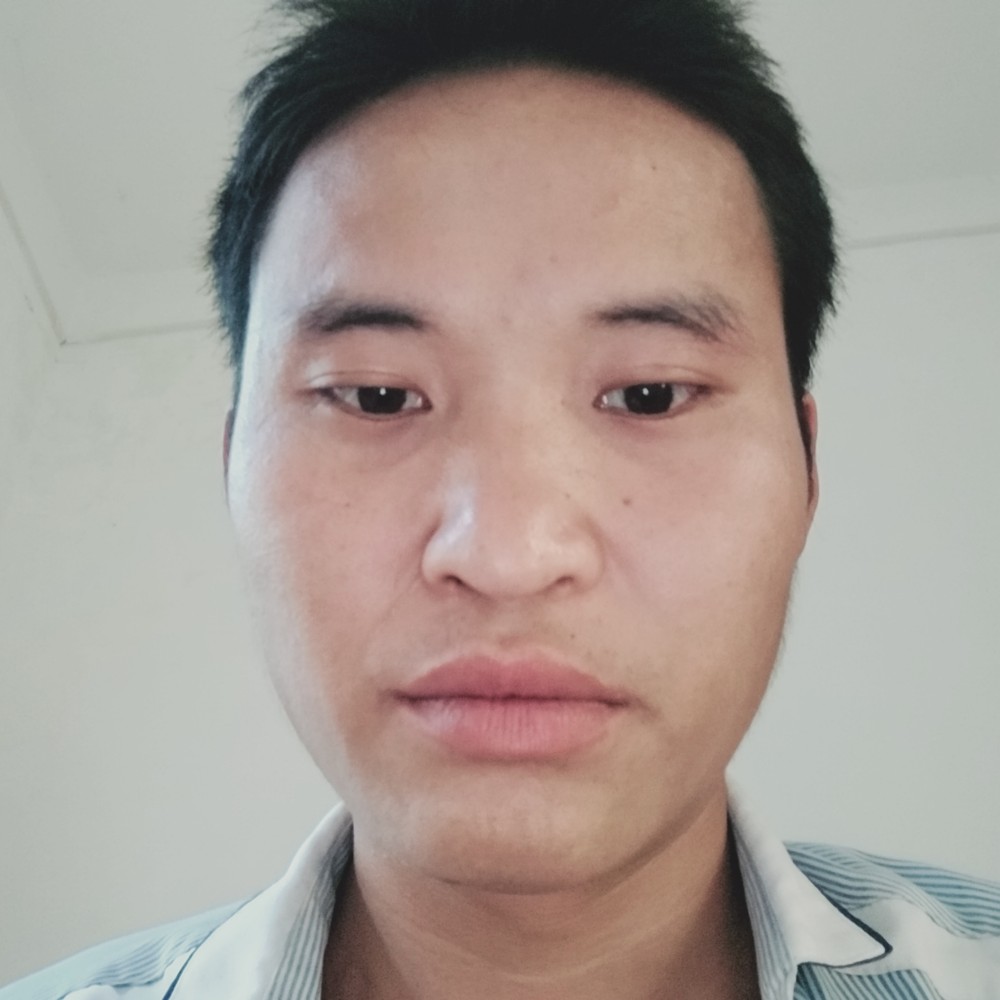 身后的影子的照片