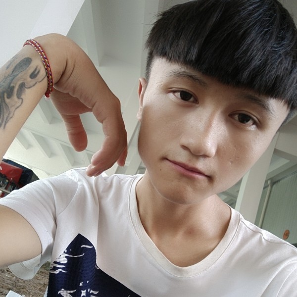 尘宵羞涩的照片