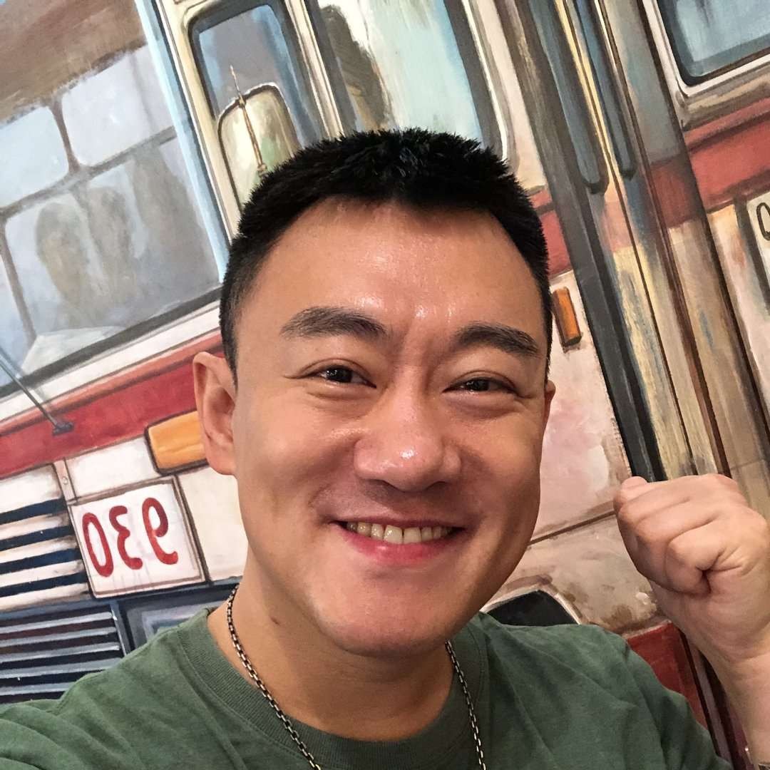 莫烦的照片
