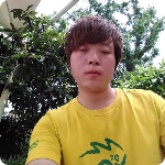 激昂深拥蜗牛的照片